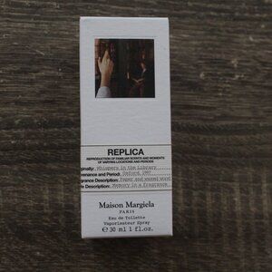 Maison Margiela Replica Whispers in the Library perfume box